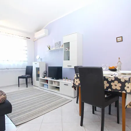 Appartement Ester 1639 *