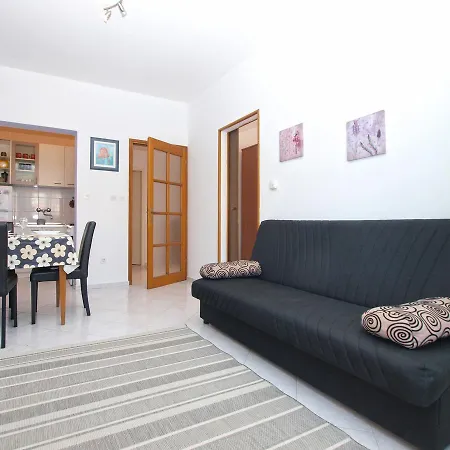 Ester 1639 Apartman Póla